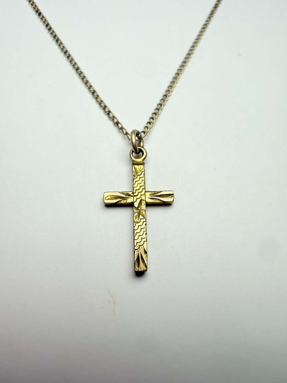 Vintage 14k Gold Filled Etched Cross Pendant Necklace